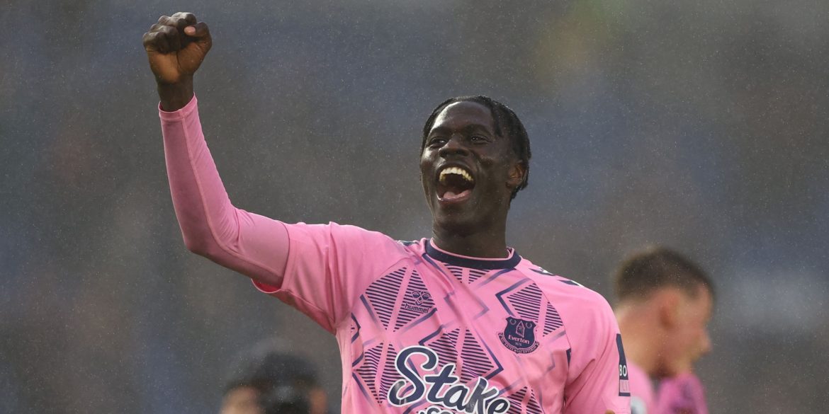 Man Utd Can Inherit Fellaini Heir By Signing £100k p/w Ace